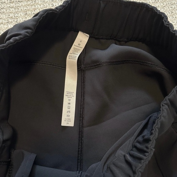 Lululemon On The Fly Crop - Picture 2 of 6